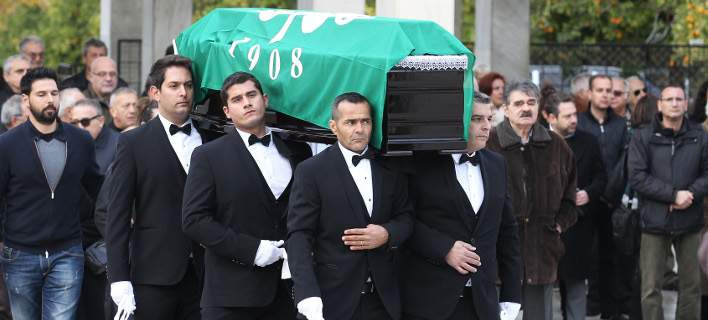  Η σημαία του Παναθηναϊκού πάνω στο φέρετρο του Τάσσου Στεφάνου (εικόνες)